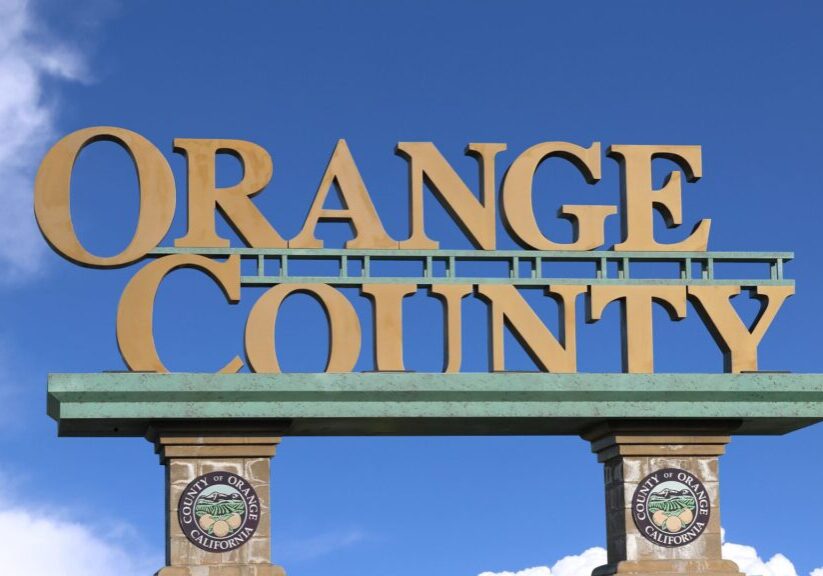 A sign that says orange county with the words " orange county ".